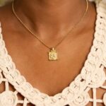Pendentif histoire romaine aphrodite or jaune 18k et diamants joaillerie Taillandier