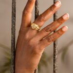 Bague fibule diamant or blanc 18k Joaillerie Taillandier