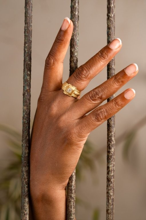 Bague fibule diamant or blanc 18k Joaillerie Taillandier
