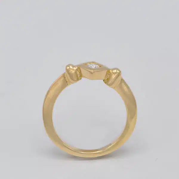 Solitaire or jaune et diamant