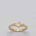 Solitaire or jaune et diamant