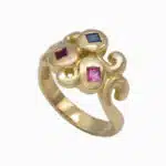 Bague en or jaune galet saphir rubis