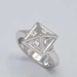 Bague pyramide