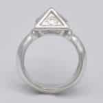 Bague pyramide
