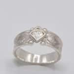 Solitaire or blanc fleur de lys