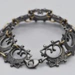 Bracelet pelta