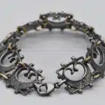 Bracelet pelta