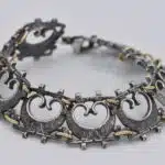 Bracelet pelta