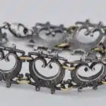 Bracelet pelta
