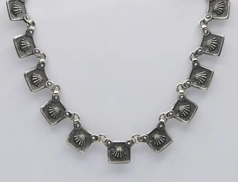 Collier coquille Saint-Jacques