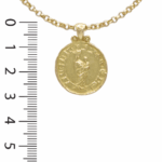 Médaille vierge drapée