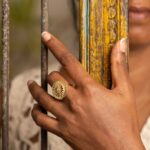 Bague histoire médiévale or jaune 18k joaillerie Taillandier