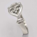 Bague-cœur-de-lys-or-blanc-Taillandier2