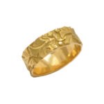 Alliance en or jaune 18k motif ciselure feuille de ginko