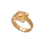 Bague en or rose 18k d'après l'empreinte d'un fossile d'oursin avec diamant