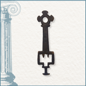Clé mérovingienne en bronze cabinet de curiosités joaillerie Taillandier