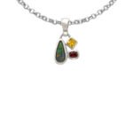 Pendentif inspiré du galbe de petits galets des plages bretonnes.
