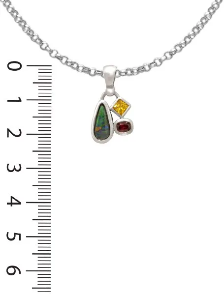 Pendentif inspiré du galbe de petits galets des plages bretonnes.