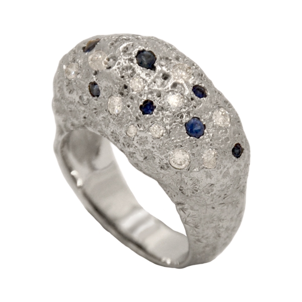 Bague bombée en or blanc