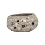 Bague bombée en or blanc