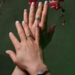 Bague fougère et bague chêne argent 925 portées joaillerie Taillandier
