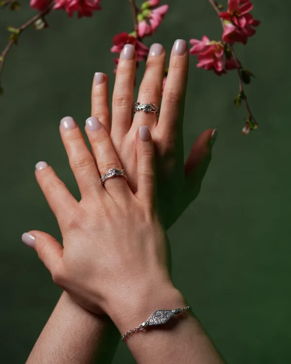 Bague fougère et bague chêne argent 925 portées joaillerie Taillandier