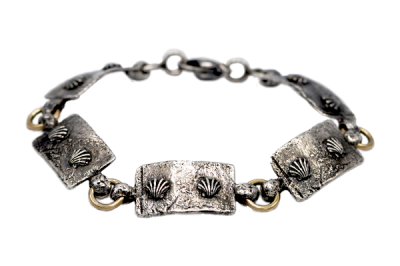 Bracelet-de-pellerin-Saint-Jacques-de-Compostelle-2-argent-or-Taillandier-bassin.png2